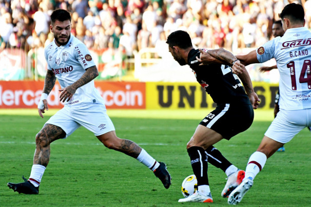 Fluminense Vence O Bragantino E Segue Na Cola Do L Der