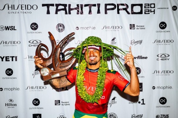 Italo Ferreira é o novo campeão do Shiseido Tahiti Pro final do