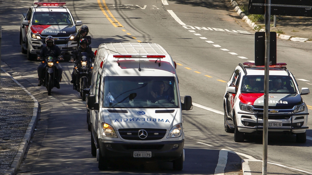Vista da ambulância que transportou Bolsonaro para o Albert Einstein
(Foto: AFP PHOTO /RAYSA LEITE; MIGUEL SCHINCARIOL)
