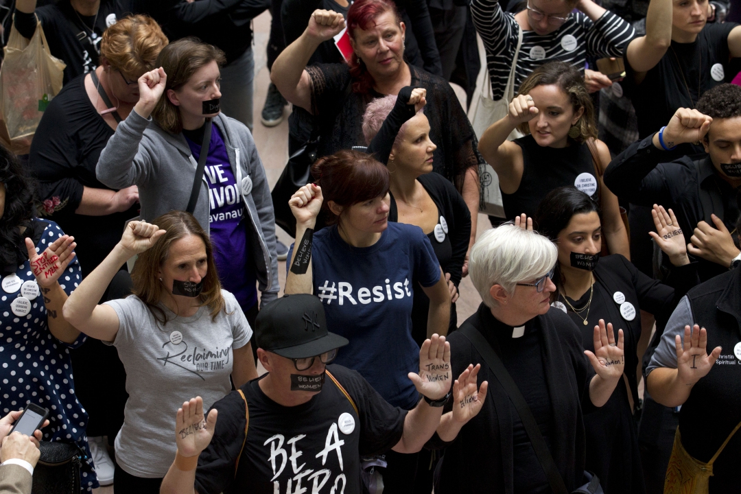 Manifestantes se reúnem em apoio a Christine Blasey Ford (Foto: AFP PHOTO / Jose Luis Magana, )