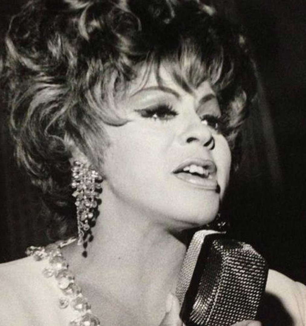 Depois de começar como crooner no extinto Dancing Avenida, Angela viria a brilhar na Rádio Mayrink Veiga (Foto: Divulgação)