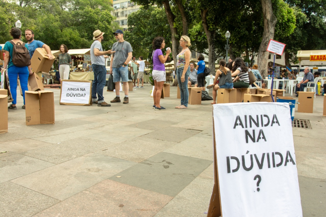 Movimento oferece conversa sobre voto com indecisos (Foto: Jornal do Brasil)