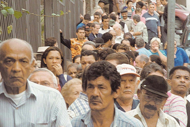 A partir de janeiro, fórmula que combina tempo de contribuição e idade vai ser aumentada Macaque in the trees