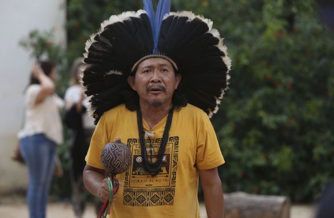 Reunidos no Memorial dos Povos Indígenas, em Brasília, manifestantes fazem ato em defesa dos direitos dos povos tradicionais (Foto: Valter Campanato/Agência Brasil)