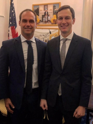 Eduardo Bolsonaro e Jared Kushner Macaque in the trees