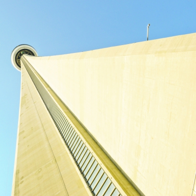 Detalhe da CN Tower, terceira maior torre de comunicações do mundo com 553 metros (Foto: Ana Rodrigues)