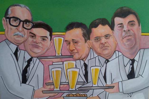 No quadro do salão, estão retratados Zeca, Eliezer, Sebastião, Monteiro e Michel Macaque in the trees