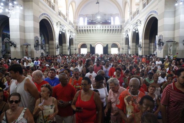 Fiéis participam de missa em homenagem a São Sebastião, padroeiro do Rio de Janeiro (Foto: Tânia Rêgo/Agência Brasil )