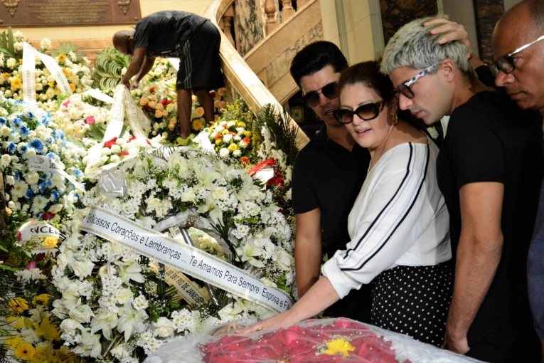 Sonia Lima e seus filhos Wagner Montes Filho e Diego Montez (Foto: OSE LUCENA/FUTURA PRESS/ESTADÃO CONTEÚDO; JORGE HELY/FRAMEPHOTO/ESTADÃO CONTEÚDO)