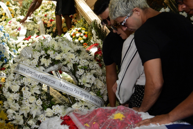 Sonia Lima e seus filhos Wagner Montes Filho e Diego Montez (Foto: OSE LUCENA/FUTURA PRESS/ESTADÃO CONTEÚDO; JORGE HELY/FRAMEPHOTO/ESTADÃO CONTEÚDO)
