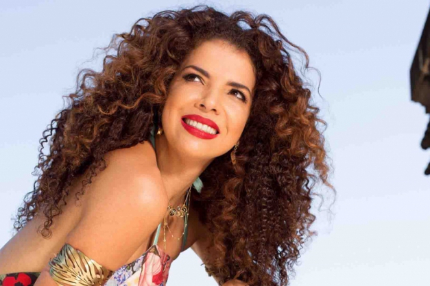 Vanessa da Mata - A cantora apresenta o show "Caixinha de música". Abertura de Rodrigo Braga. Circo Voador (R. dos Arcos, s/n; Tel.: 2533-0354). Hoje, às 22h. R$ 60 (com 1kg de alimento). Macaque in the trees