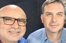 Fabr&iacute;cio Queiroz e Fl&aacute;vio Bolsonaro