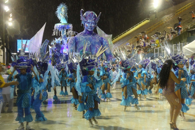 Desfile da escola de samba Unidos da Ponte, válida pelo Grupo de Acesso do Carnaval RJ 2019, no Sambódromo da Marquês de SapucaÃ, no Rio de Janeiro (RJ), nesta sexta-feira (01). (Foto: Gilson Borba/AE)