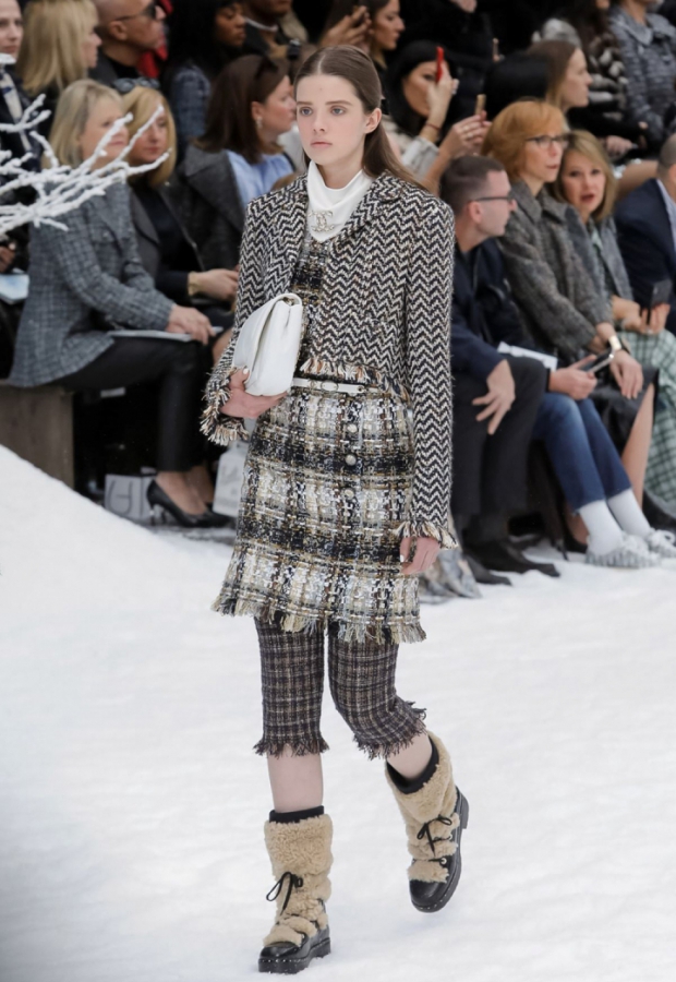 Chanel: tweed renovado em espinha-de-peixe, xadrez e pied-de-poule
(Foto: Reprodução)