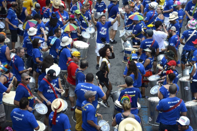 Monobloco arrasta multidão pelo centro do Rio. (Foto: Tânia Rêgo/Agência Brasil)