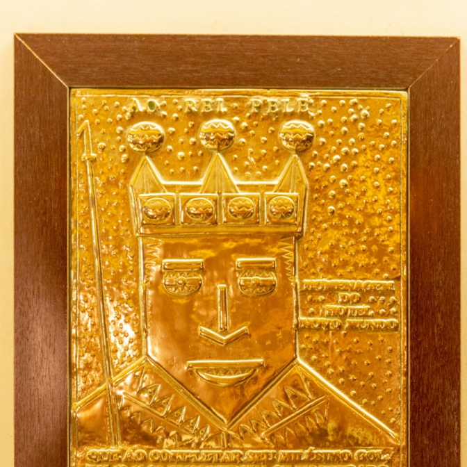 {'nm_midia_inter_thumb1':'https://midias.jb.com.br/_midias/jpg/2019/03/11/97x70/1_zzn_jb_3440-315312.jpg', 'id_midia_tipo':'2', 'id_tetag_galer':'', 'id_midia':'5c86bcc06c878', 'cd_midia':315326, 'ds_midia_link': 'https://midias.jb.com.br/_midias/jpg/2019/03/11/672x672/1_zzn_jb_3440-315312.jpg', 'ds_midia': 'No alto, à esquerda, a placa comemorativa pelos mil gols do rei Pelé; à direita, a elegante silhueta em estilo art déco da fachada. Acima, à esquerda, detalhe da portaria, revestida de mármore. À esquerda, o glamour da escultura do leão de ferro fundido, assinada pelo artista francês Henri Alfred Jacquemart
', 'ds_midia_credi': 'Jose Peres', 'ds_midia_titlo': 'No alto, à esquerda, a placa comemorativa pelos mil gols do rei Pelé; à direita, a elegante silhueta em estilo art déco da fachada. Acima, à esquerda, detalhe da portaria, revestida de mármore. À esquerda, o glamour da escultura do leão de ferro fundido, assinada pelo artista francês Henri Alfred Jacquemart
', 'cd_tetag': '1', 'cd_midia_w': '672', 'cd_midia_h': '672', 'align': 'Left'}