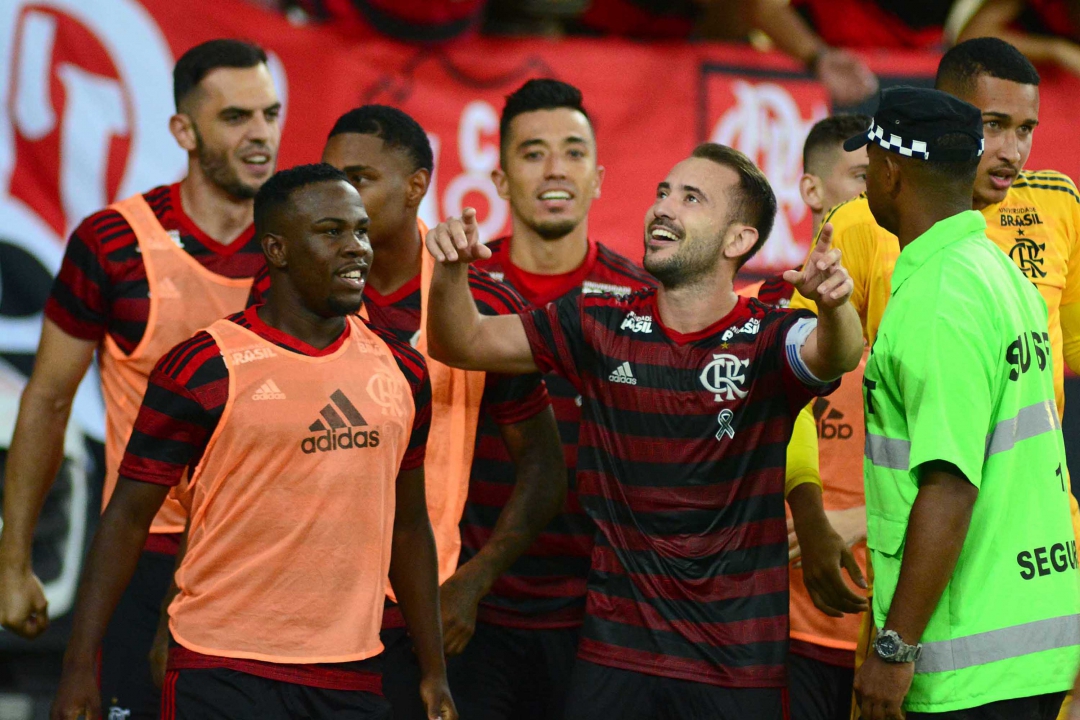 Com gol nos acréscimos, Flamengo bate Fluminense em jogo ...