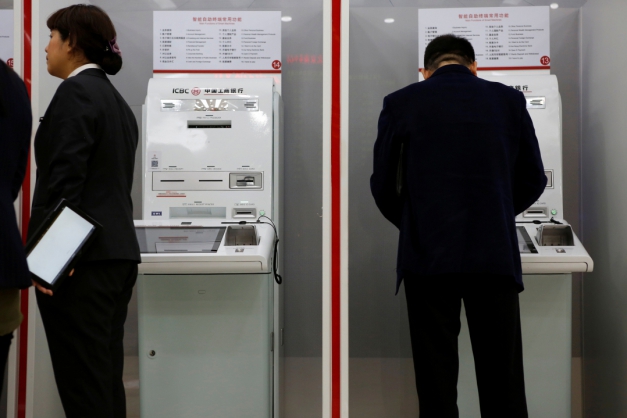 {'nm_midia_inter_thumb1':'https://midias.jb.com.br/_midias/jpg/https://midias.jb.com.br/_midias/jpg/2019/04/08/97x70/1_china_caixa-337394.jpg', 'id_midia_tipo':'2', 'id_tetag_galer':'', 'id_midia':'5cab4924e25ef', 'cd_midia':337401, 'ds_midia_link': 'https://midias.jb.com.br/_midias/jpg/2019/04/08/627x418/1_china_caixa-337394.jpg', 'ds_midia': 'Cliente utiliza caixa eletrônico inteligente em Pequim
', 'ds_midia_credi': 'REUTERS/Florence Lo', 'ds_midia_titlo': 'Cliente utiliza caixa eletrônico inteligente em Pequim
', 'cd_tetag': '1', 'cd_midia_w': '627', 'cd_midia_h': '418', 'align': 'Left'}