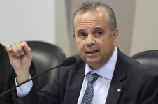 Rog&eacute;rio Marinho: 'Censura'
