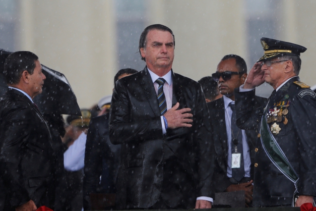 {'nm_midia_inter_thumb1':'https://midias.jb.com.br/_midias/jpg/https://midias.jb.com.br/_midias/jpg/2019/04/17/97x70/1_2019_04_17t234918z_1_lynxnpef3g20q_rtroptp_4_brazil_politics-344698.jpg', 'id_midia_tipo':'2', 'id_tetag_galer':'', 'id_midia':'5cb7c3dca2591', 'cd_midia':344705, 'ds_midia_link': 'https://midias.jb.com.br/_midias/jpg/2019/04/17/627x418/1_2019_04_17t234918z_1_lynxnpef3g20q_rtroptp_4_brazil_politics-344698.jpg', 'ds_midia': 'Presidente Jair Bolsonaro
', 'ds_midia_credi': 'REUTERS/Adriano Machado', 'ds_midia_titlo': 'Presidente Jair Bolsonaro
', 'cd_tetag': '1', 'cd_midia_w': '627', 'cd_midia_h': '418', 'align': 'Left'}