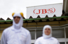 Com metade das receitas oriundas de seus neg&oacute;cios nos Estados Unidos, a JBS vem ampliando os desembolsos com esse servi&ccedil;o