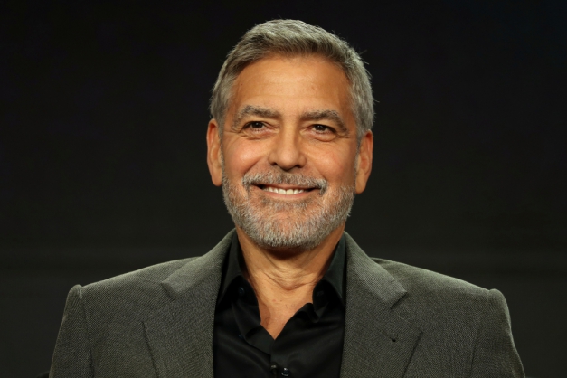 George Clooney fala em painel em Pasadena, na Califórnia Macaque in the trees