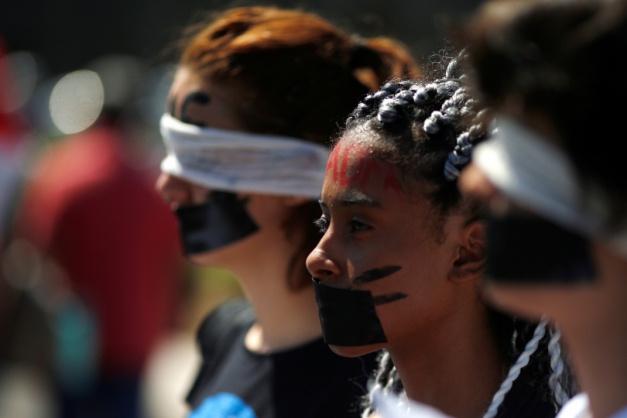 Estudantes fazem protestos em todo o país contra cortes nas verbas do ensino público (Foto: REUTERS/Adriano Machado, REUTERS/Amanda Perobelli, REUTERS/Nacho Doce, REUTERS/Pilar Olivares)