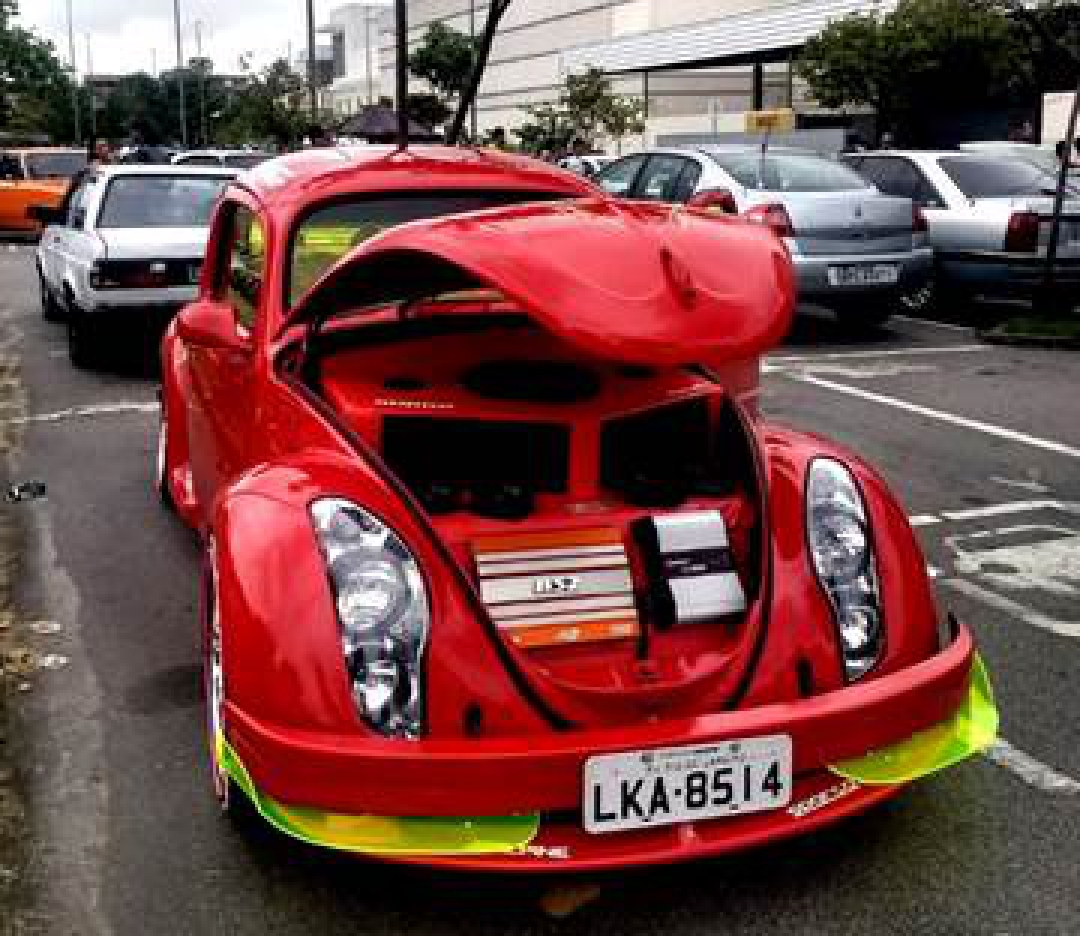 Evento de carros tunados agita domingo na Baixada Fluminense