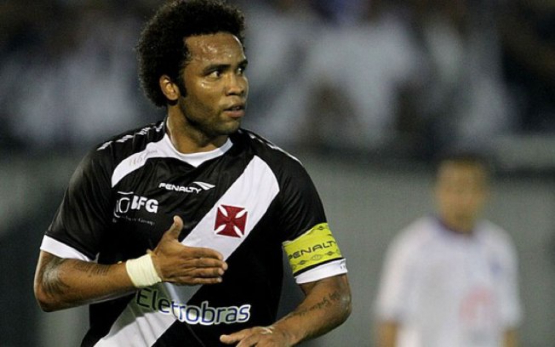 Carlos Alberto anuncia aposentadoria aos 34 anos Carlos Alberto anuncia aposentadoria aos 34 anos