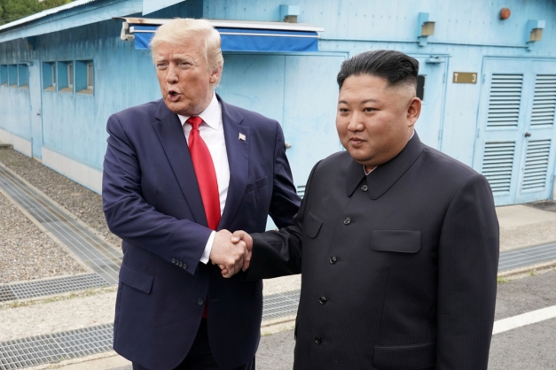 Donald Trump e Kim Jong Un Macaque in the trees