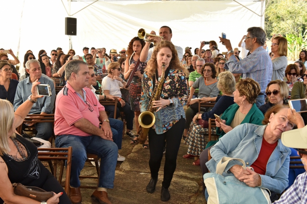 O evento leva música para as antigas fazendas de café Macaque in the trees