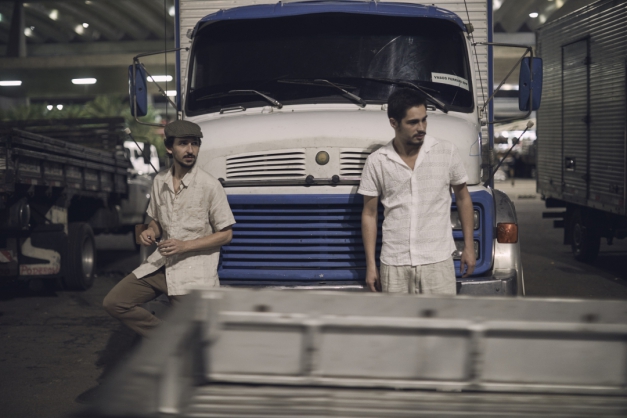 Duo Beraderos apresenta no repertório canções autorais e clássicos da MPB Macaque in the trees
