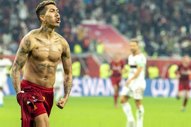 Roberto Firmino do Liverpool comemora após marcar o gol que derroto o Flamengo Macaque in the trees