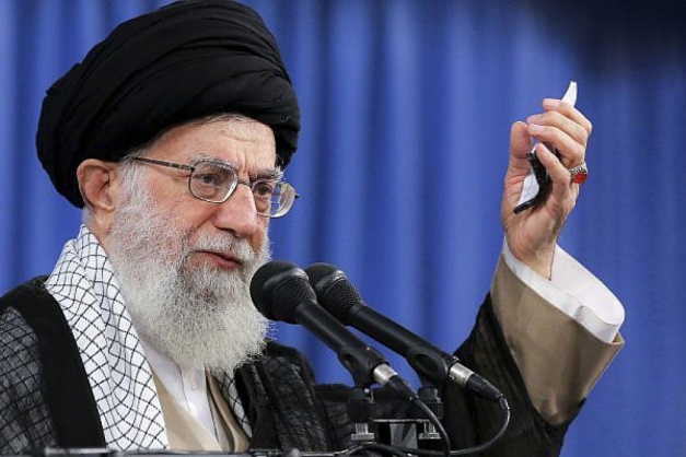 O líder supremo do Irã, aiatolá Ali Khameneio líder supremo do Irã, aiatolá Ali Khamenei Macaque in the trees