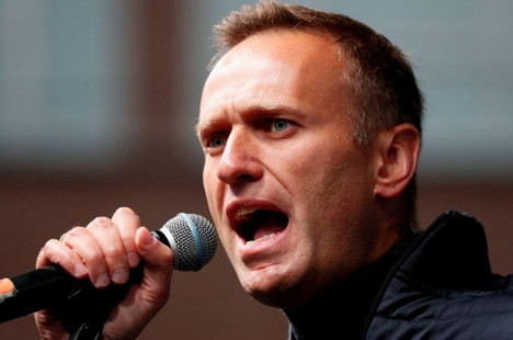 L&iacute;der da oposi&ccedil;&atilde;o russa Alexei Navalny discursa para manifestantes em Moscou (arquivo) 