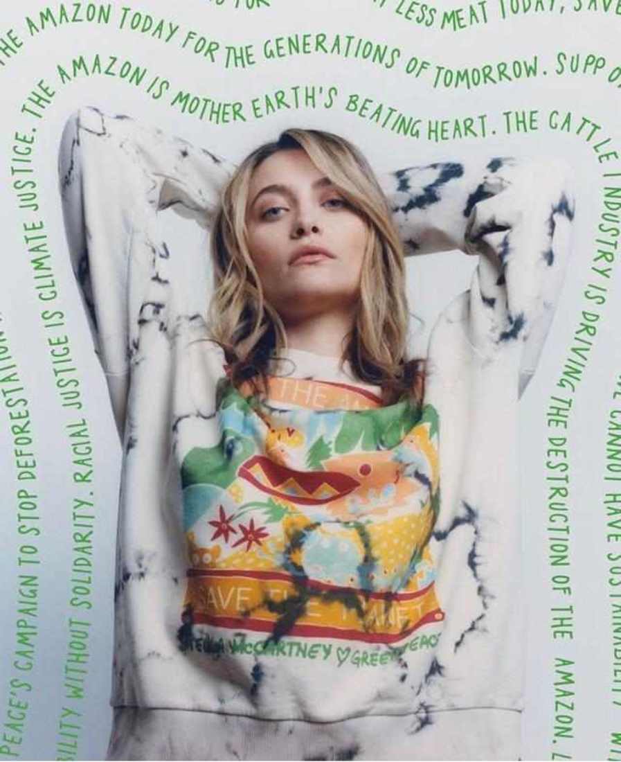 Paris Jackson faz a campanha contra o desmatamento Macaque in the trees