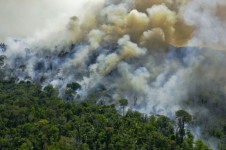Vista a&eacute;rea de queimadas na Amaz&ocirc;nia, ao sul de Novo Progresso, no estado do Par&aacute; (arquivo)
