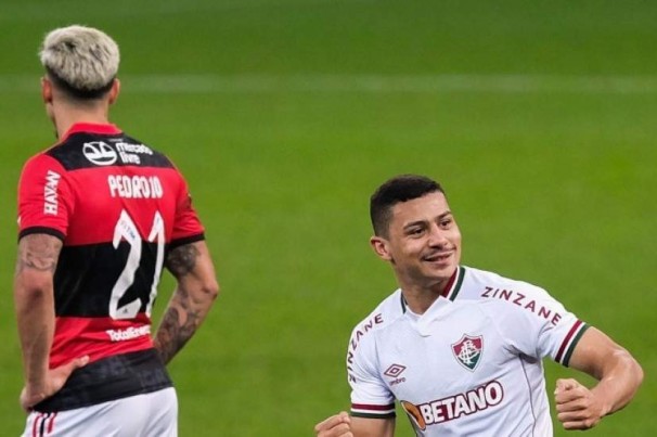 Com gol no fim, Fluminense vence o Flamengo no Brasileirão