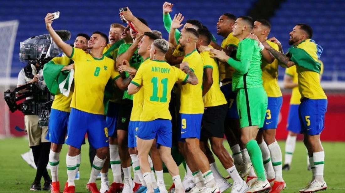 Com vitória no futebol, Brasil iguala o recorde de ouros em uma