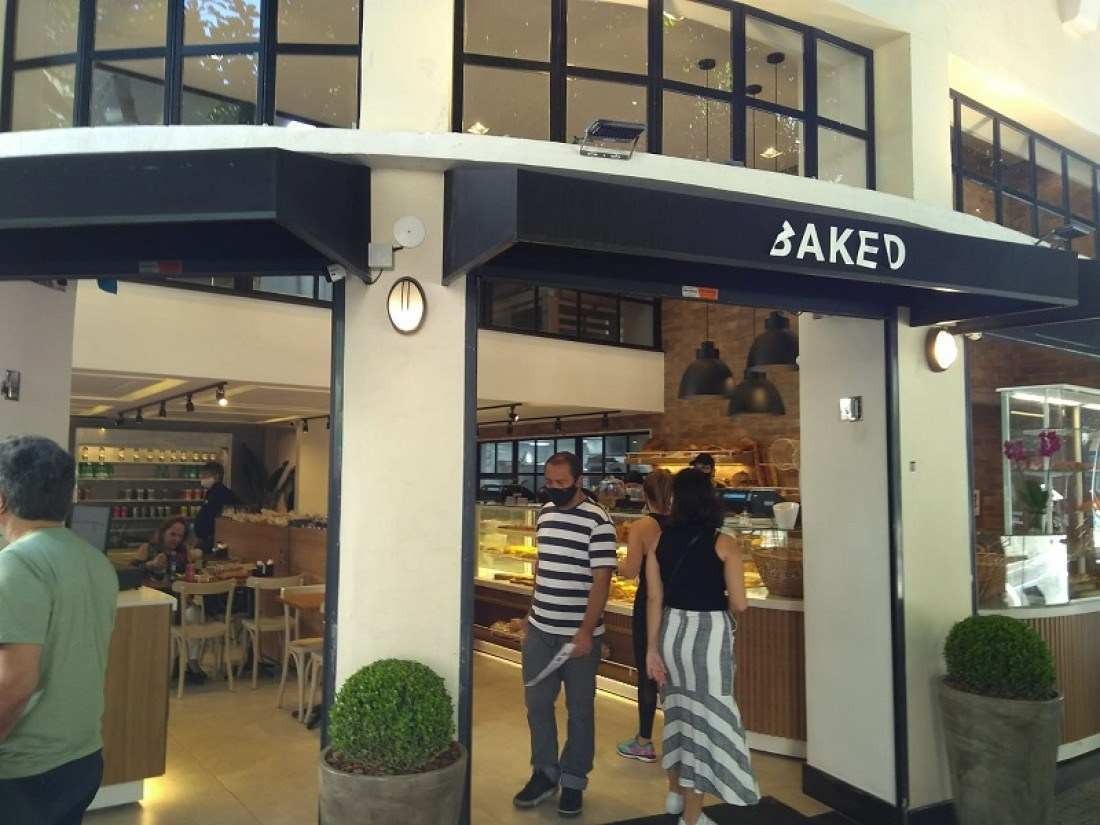 Em Ipanema, até o nome da padaria é 'chique': Baked Macaque in the trees