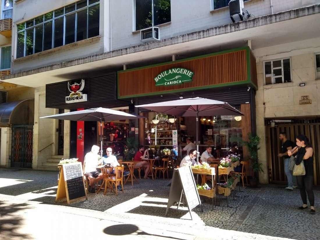 Boulangerie - estrangeirismos para vender pão francês Macaque in the trees