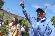 Daniel Ortega ao lado da sua mulher e vice-presidente, Rosario Murillo