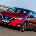 A Nissan disponibiliza uma transmissão manual de cinco marchas para a versão de entrada Sense MT e a nova geração do câmbio CVT para o restante da linha