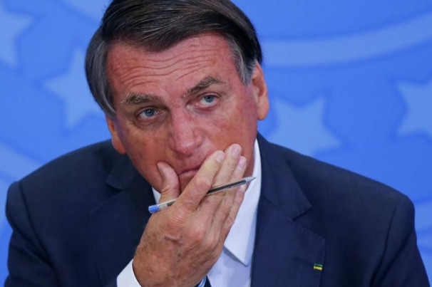 INFORME JBDecisão sobre prisão de Bolsonaro pode ser tomada nesta quarta
      
      A conduta de Bolsonaro é vista como tentativa de intimidar ministros do STF e interferir no curso do julgamento