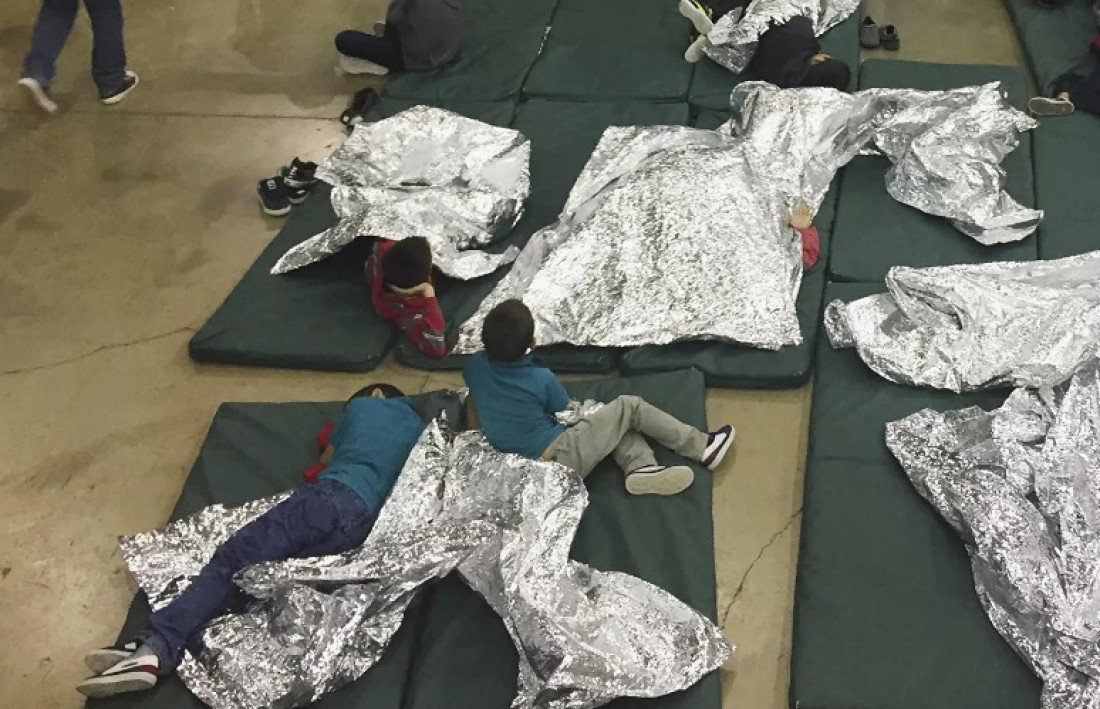 brasileiros_deportados_dormindo_no_chao-663833.jpg