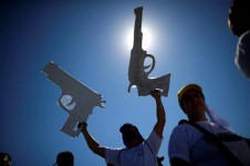 Manifestantes a favor do porte de armas em apoio a Bolsonaro