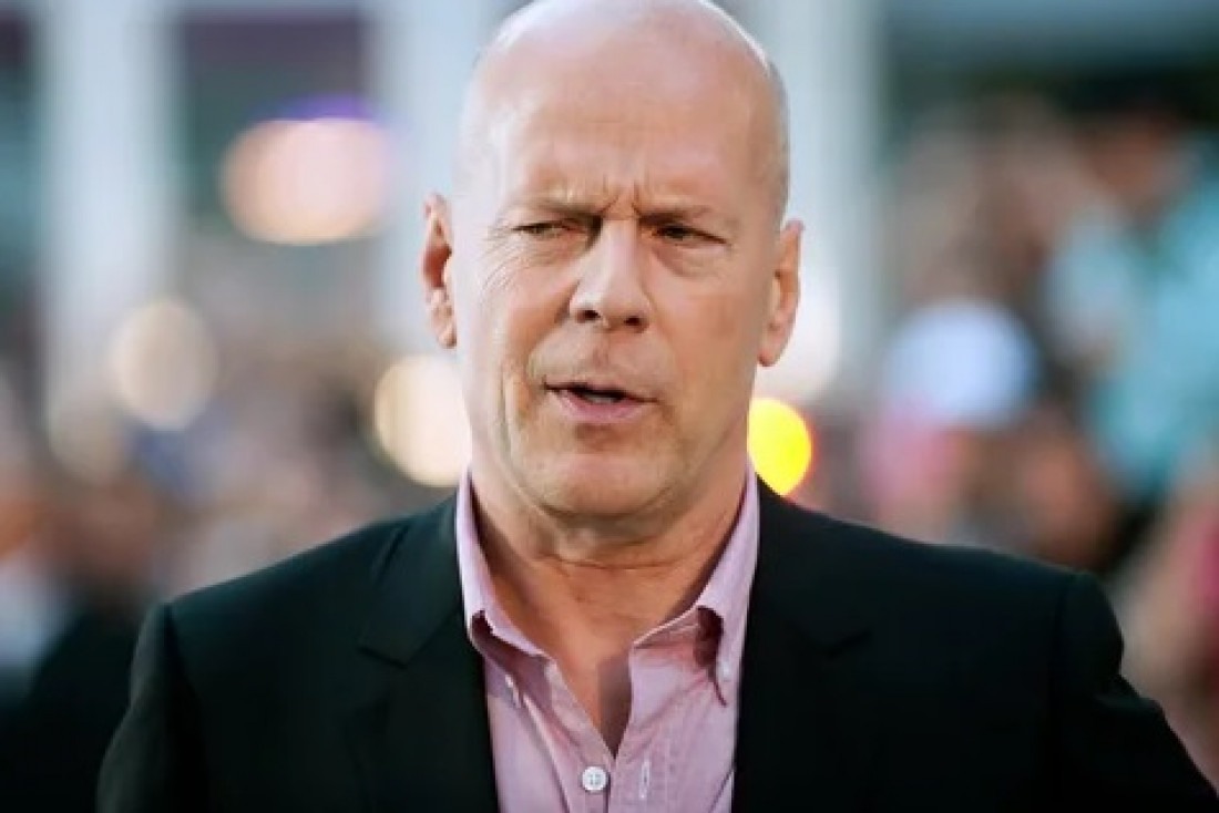 Bruce Willis tem feito filmes tão vagabundos (e diretos para VOD), que ganhou a sua própria categoria nos 'razzies', o 'oscar dos filmes ruins' Macaque in the trees