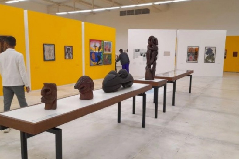 Segundo Ato da exposição de Abdias Nascimento, em Inhotim Macaque in the trees