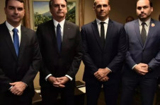 Bolsonaro e os filhos