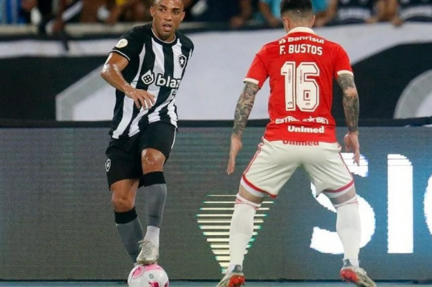 Botafogo vacila em casa, perde para o Inter e desperdiça chance de ...
